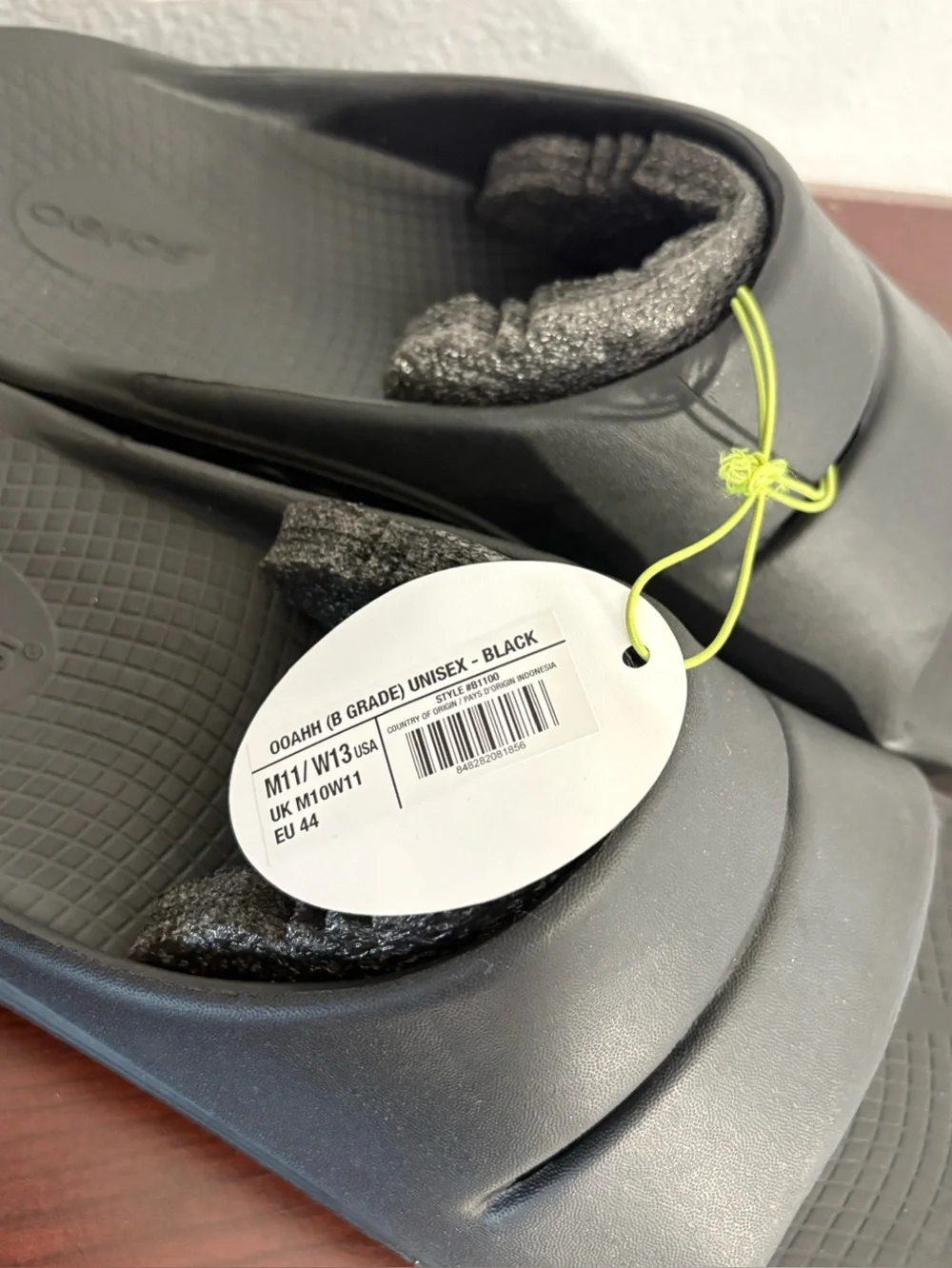 OOFOS Men's Black Slide Sandal with Open Toe size 11